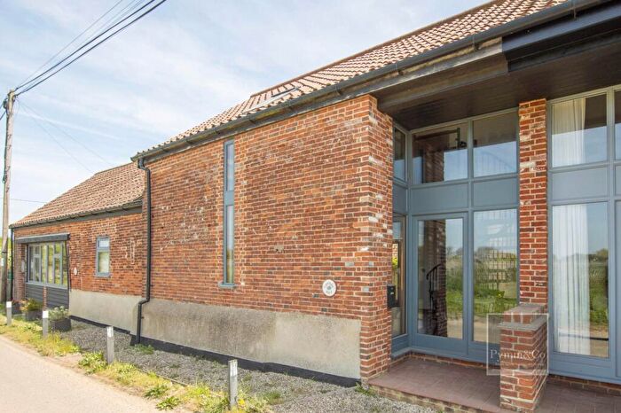 2 Bedroom Barn Conversion For Sale In Grub Street, Happisburgh, NR12