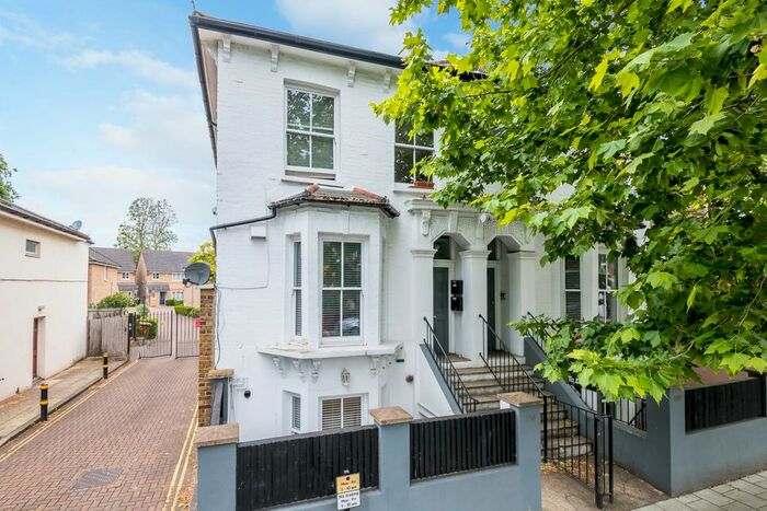 2 Bedroom Flat To Rent In Lordship Lane, London, SE22