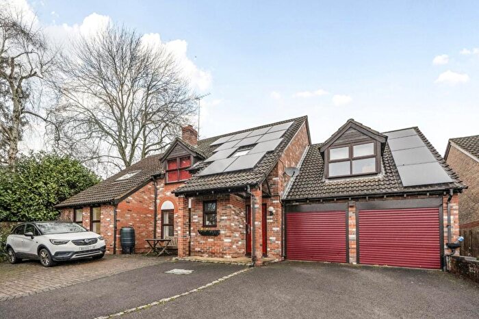 5 Bedroom Detached House For Sale In Tarragon Way, Burghfield Common, Reading, RG7
