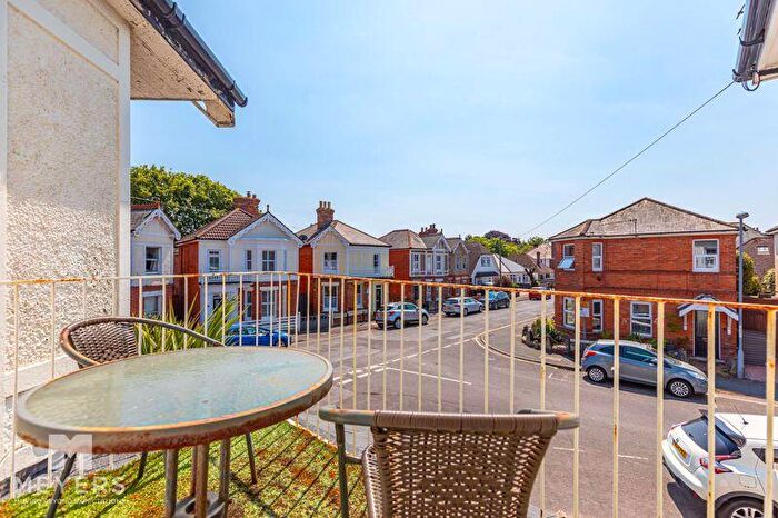 2 Bedroom Maisonette For Sale In Station Road, Christchurch, BH23