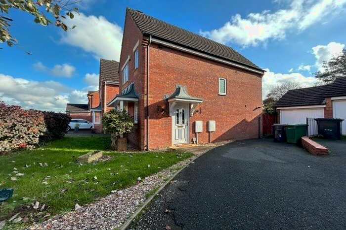 3 Bedroom Link Detached House To Rent In Wooton Close, Redditch, B97