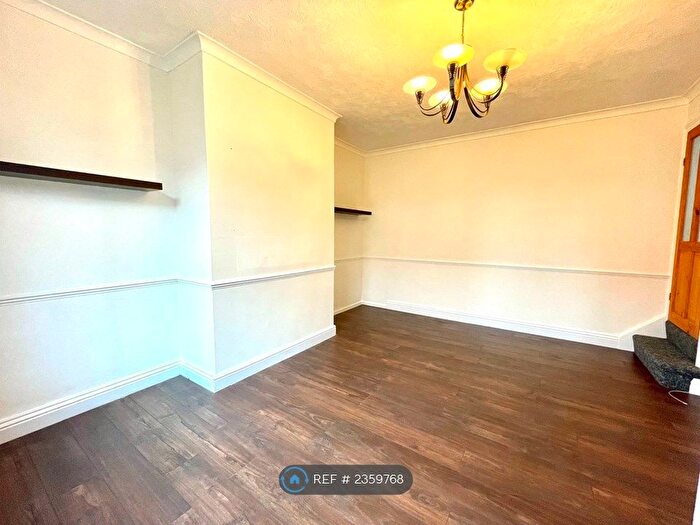 3 Bedroom End Of Terrace House To Rent In Worrall Street, Leeds, LS27