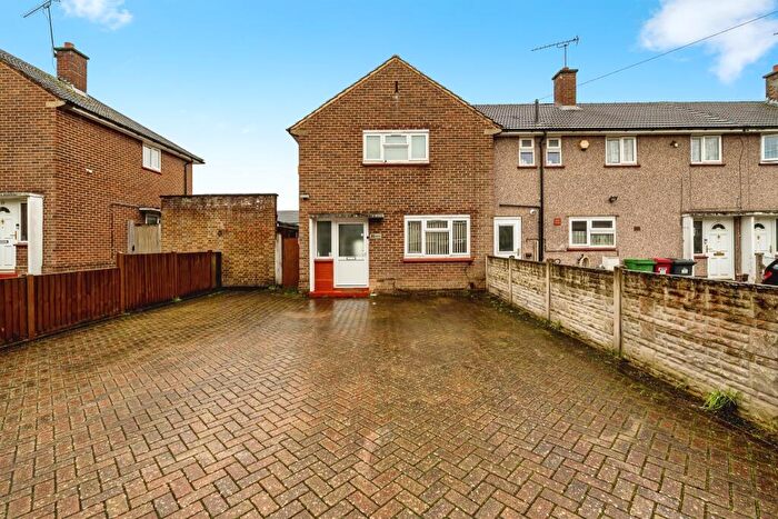 2 Bedroom End Of Terrace House For Sale In Lincoln Way, Slough, SL1