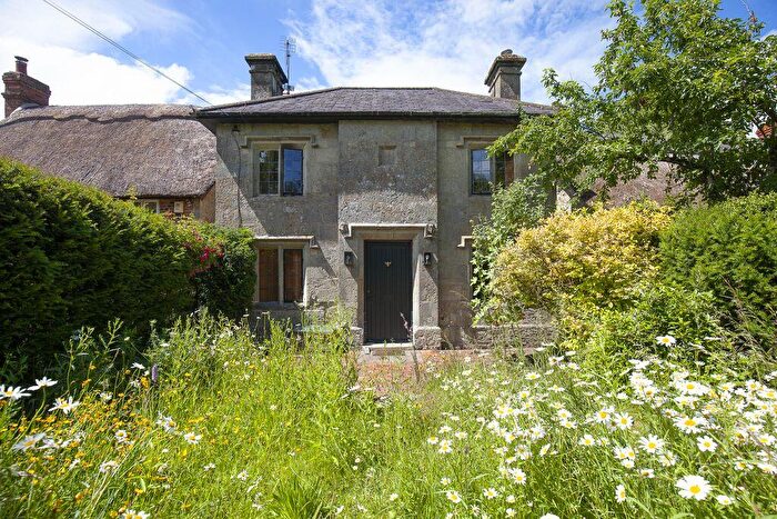 2 Bedroom Detached House For Sale In Church Walk, Motcombe, SP7
