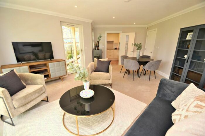 2 Bedroom Flat To Rent In Poole, BH14