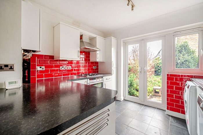 1 Bedroom Flat To Rent In Boundary Road, Colliers Wood, London, SW19