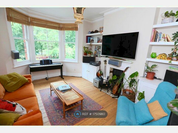 2 Bedroom Flat To Rent In Newton Avenue, London, W3