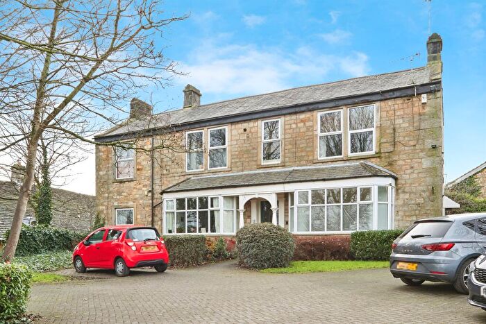 2 Bedroom Apartment For Sale In Newlaithes Road, Horsforth, Leeds, LS18
