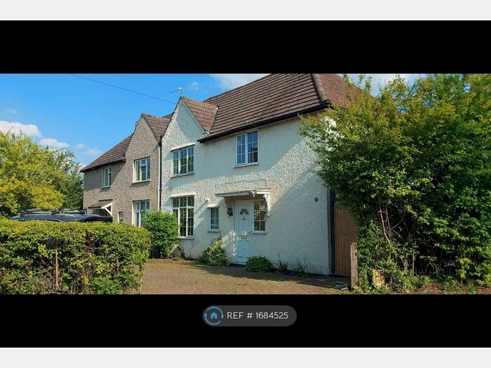 3 Bedroom Semi-Detached House To Rent In The Oval, Guildford, GU2