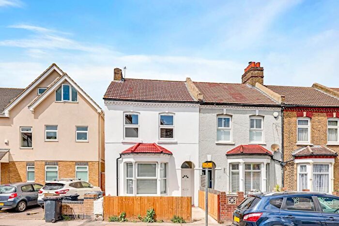 3 Bedroom End Of Terrace House For Sale In Southey Street, Penge, London, SE20