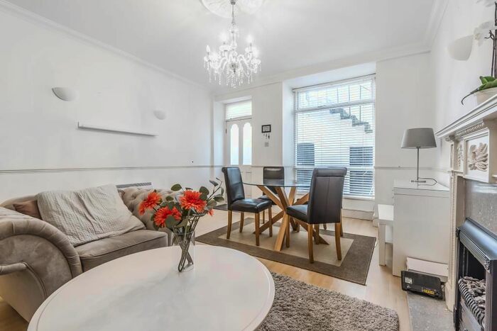 1 Bedroom Flat To Rent In Cleveland Square, Bayswater W2