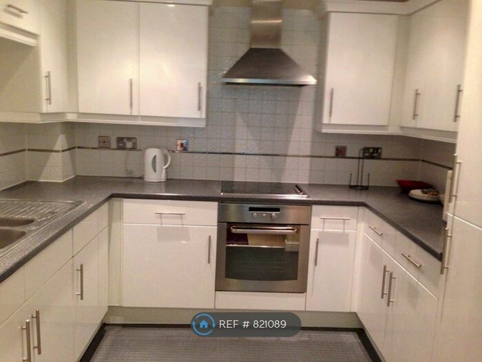 1 Bedroom Flat To Rent In Parkhouse Court, Hatfield, AL10