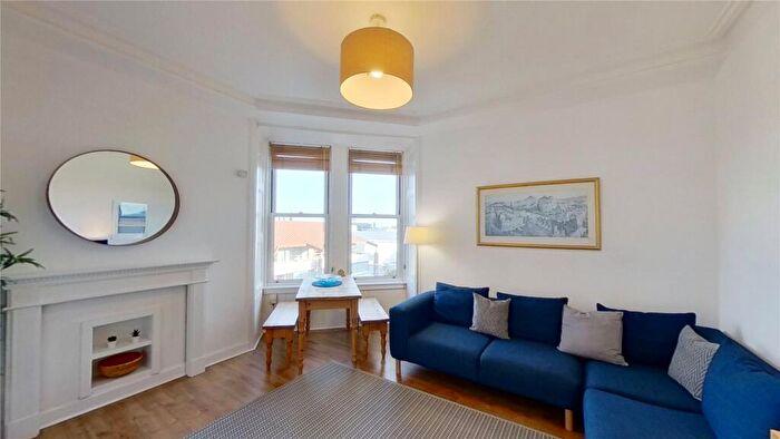 2 Bedroom Flat To Rent In Yeaman Place, Edinburgh, EH11