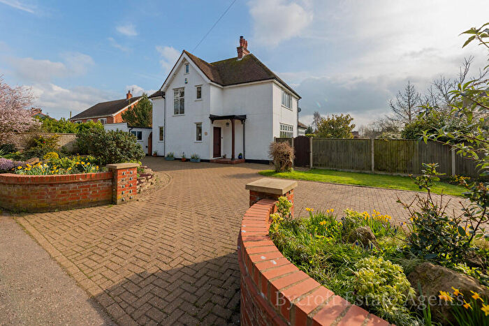 4 Bedroom Detached House For Sale In Station Road, Ormesby, NR29