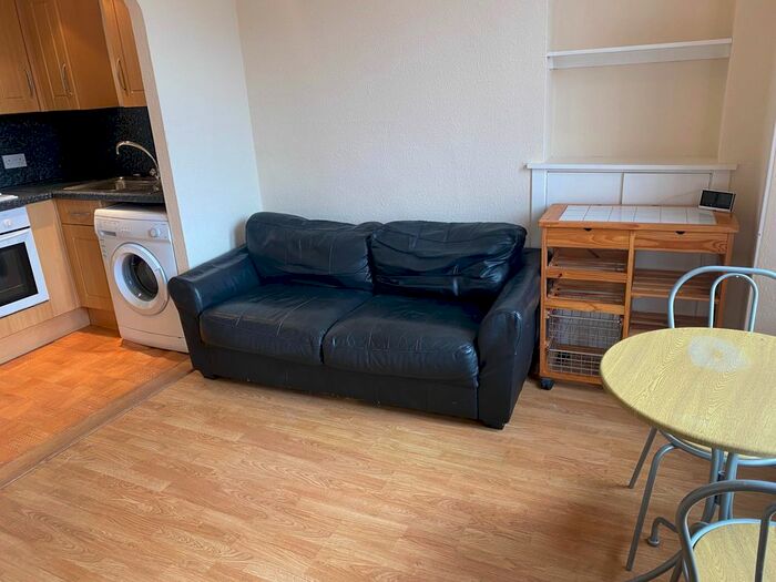 2 Bedroom Flat To Rent In Milnbank Road, Dundee, DD1