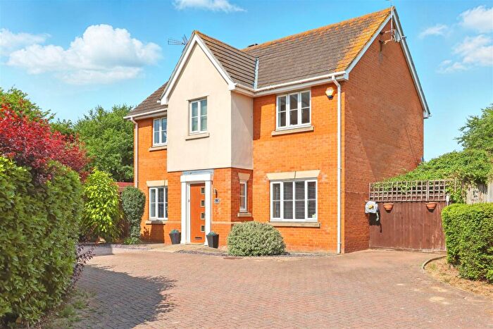 4 Bedroom Detached House For Sale In Magnolia Close, Canvey Island, SS8