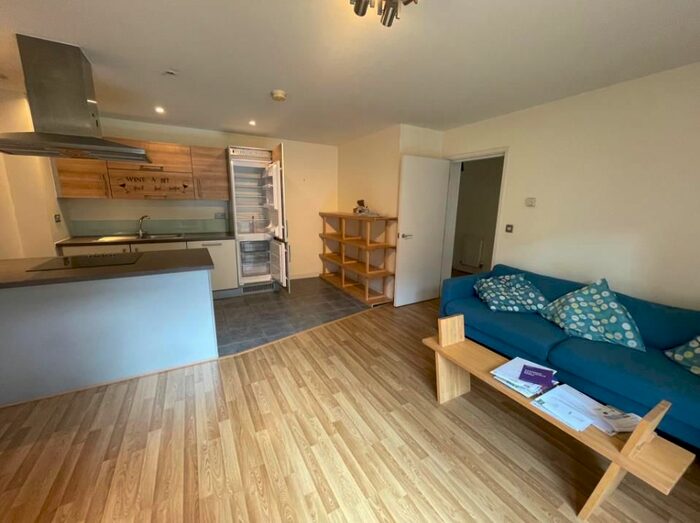 2 Bedroom Flat To Rent In Windsor Court, Mostyn Grove, London, E3