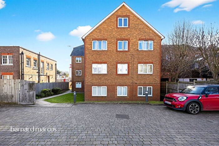 2 Bedroom Flat For Sale In Brighton Road, South Croydon, CR2