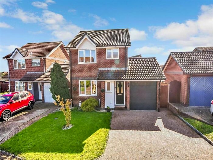 3 Bedroom Detached House For Sale In Fleet Way, Shalfleet, Isle Of Wight, PO30