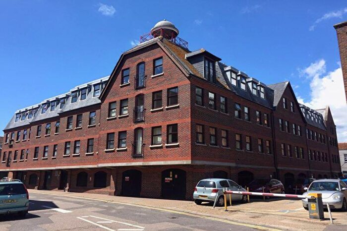 2 Bedroom Flat To Rent In Strand Street, Poole, BH15