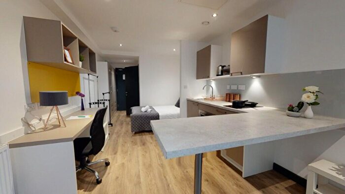 Flat To Rent In Dumfries Street, Luton, Bedfordshire, LU1