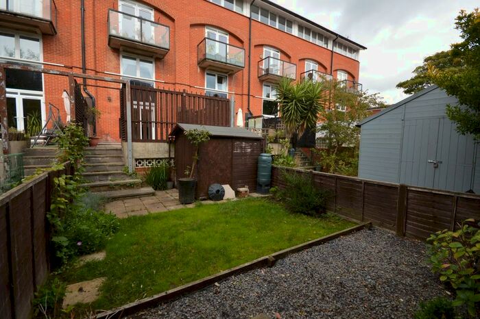 2 Bedroom Flat To Rent In Grimston Gardens, Folkestone, CT20