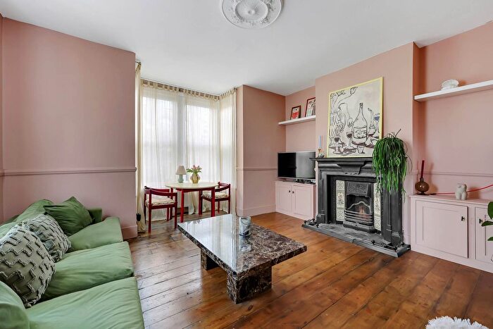 1 Bedroom Flat For Sale In High Road Leyton, London, E15