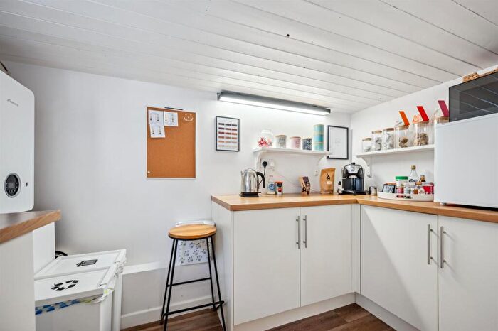 2 Bedroom Commercial Property For Sale In Bank Road, Matlock, DE4