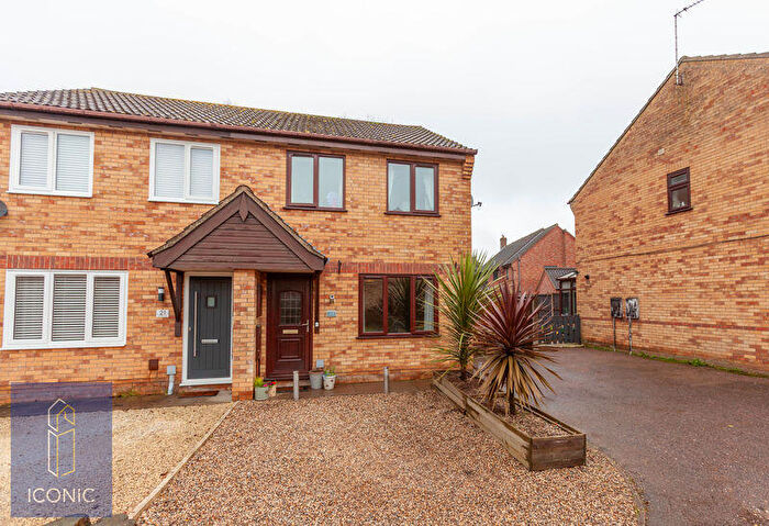 3 Bedroom Semi Detached House For Sale In Buckthorn Close, Taverham, Norwich, NR8