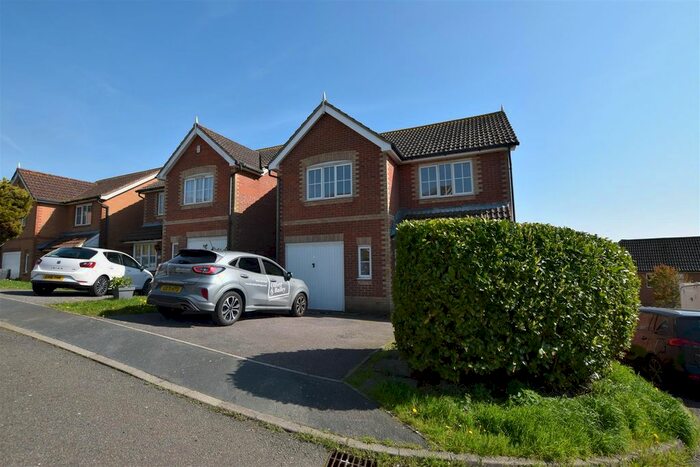 4 Bedroom Detached House To Rent In Tuppenney Close, Hastings, TN35
