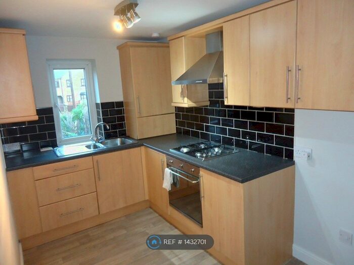 2 Bedroom Flat To Rent In Quarry Road, Gomersal, Cleckheaton, BD19