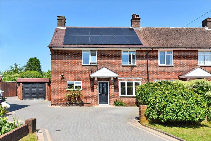 3 Bedroom Semi-Detached House For Sale In Somerfield Close, Burgh Heath, Tadworth, KT20