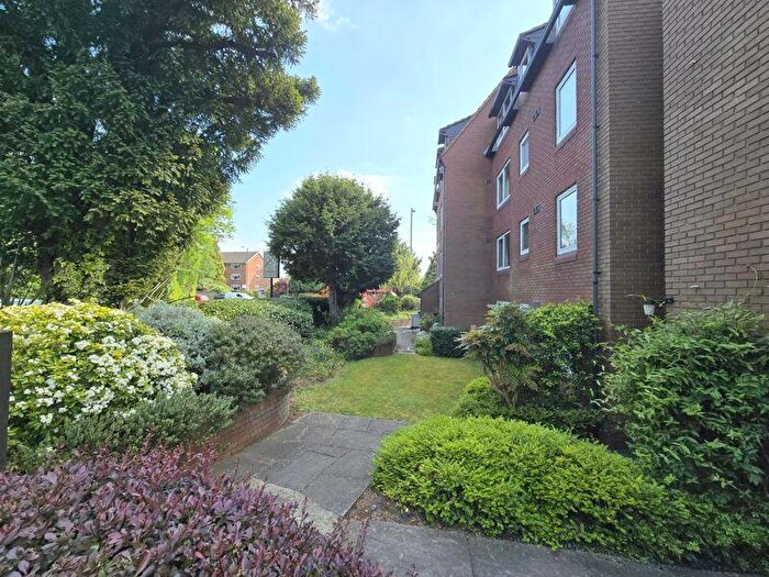 1 Bedroom Flat For Sale In Oakdene Close, Pinner, HA5