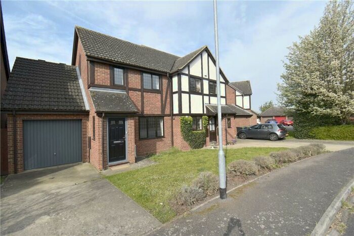 3 Bedroom Semi-Detached House To Rent In Martingale Close, Cambridge, CB4