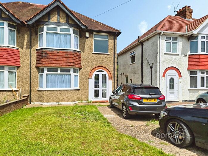 3 Bedroom Semi-Detached House To Rent In Shaggy Calf Lane, Slough, Berkshire, SL2