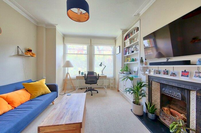 1 Bedroom Apartment To Rent In Haverhill Road, SW12