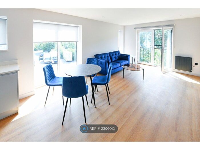 2 Bedroom Flat To Rent In Trinity Apartments, Leeds, LS13