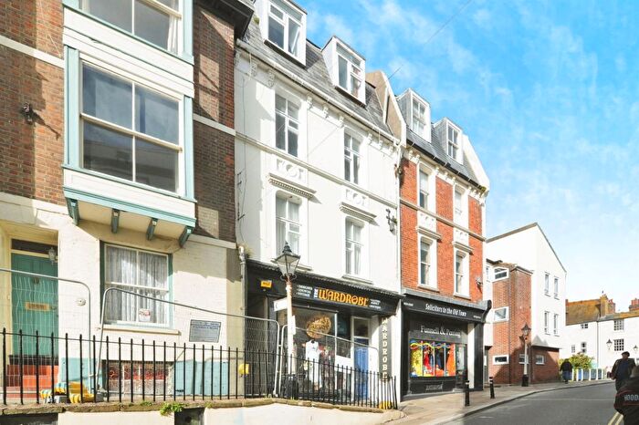 2 Bedroom Flat For Sale In High Street, Hastings, TN34