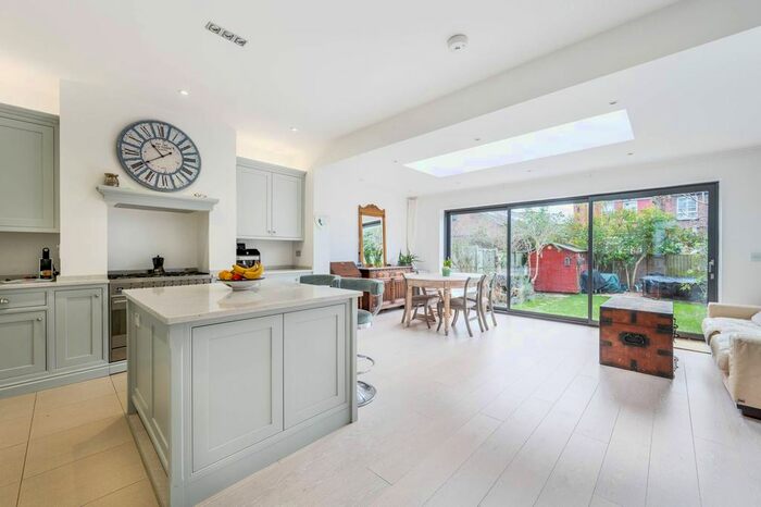 3 Bedroom Property To Rent In Dewsbury Road, Dollis Hill, London, NW10