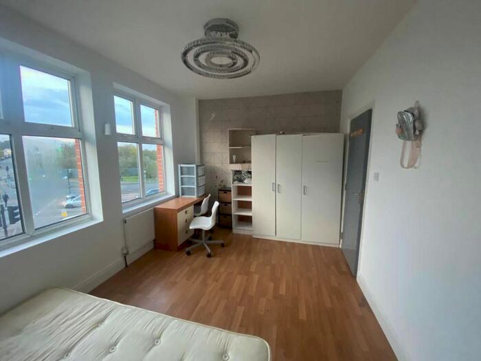 1 Bedroom Flat To Rent In Long Lane, Hillingdon, Uxbridge, UB10