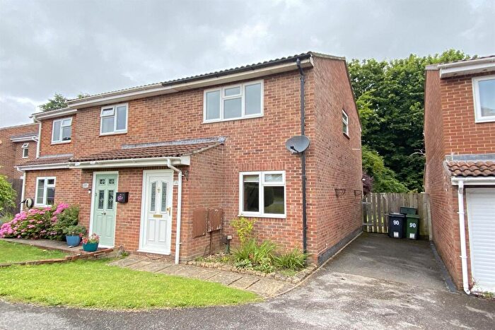 2 Bedroom Semi-Detached House To Rent In Brighton Hill, Basingstoke, RG22
