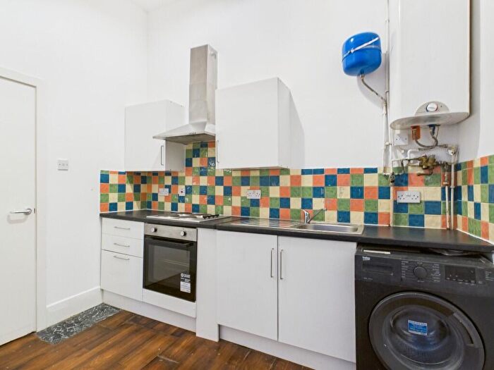 1 Bedroom Flat To Rent In High Street, Chatham, Kent, ME4