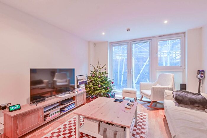 2 Bedroom Maisonette To Rent In Island Apartments, Islington, London, N1