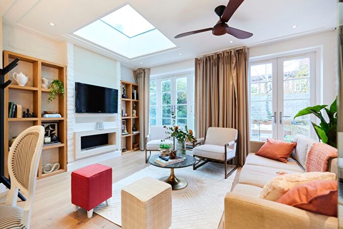 4 Bedroom Terraced House To Rent In St Luke's Street, Chelsea, SW3