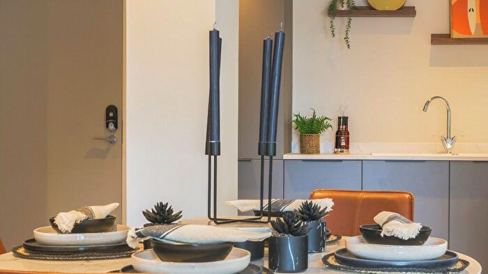 Studio To Rent In St Vincent Street, Glasgow, G3