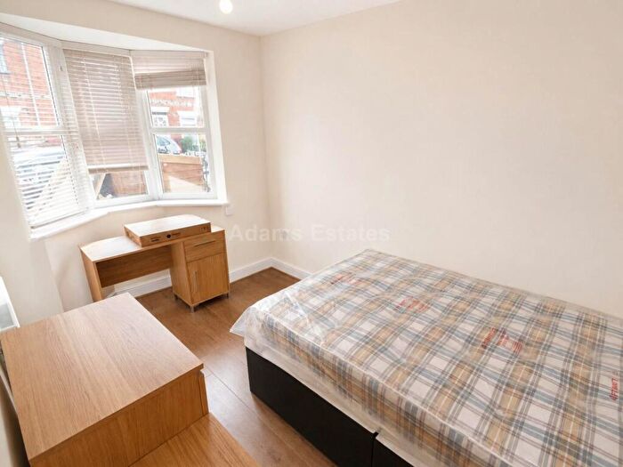 3 Bedroom Terraced House To Rent In Foxhill Road, Reading, RG1