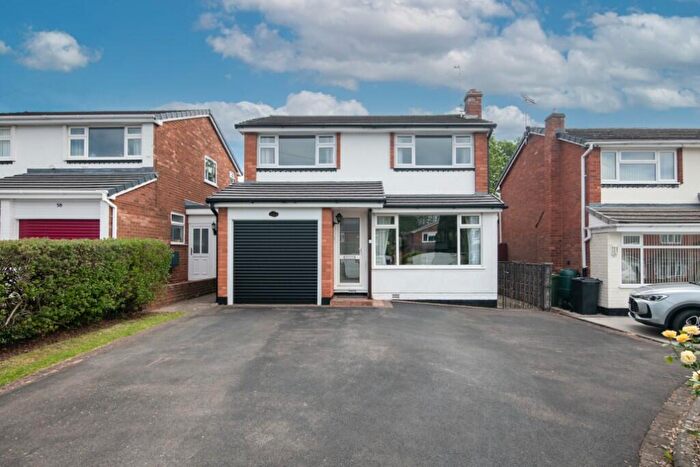 3 Bedroom Link Detached House For Sale In Elm Grove, Bromsgrove, Worcestershire, B61