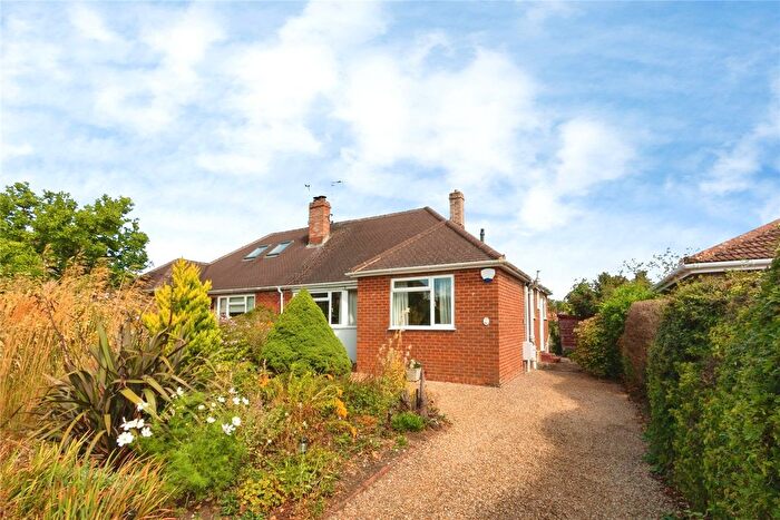 2 Bedroom Bungalow For Sale In Hatch Lane, Basingstoke, Hampshire, RG24