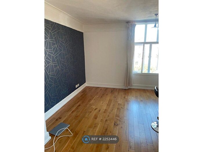 1 Bedroom Flat To Rent In Longbrook Street, Exeter, EX4