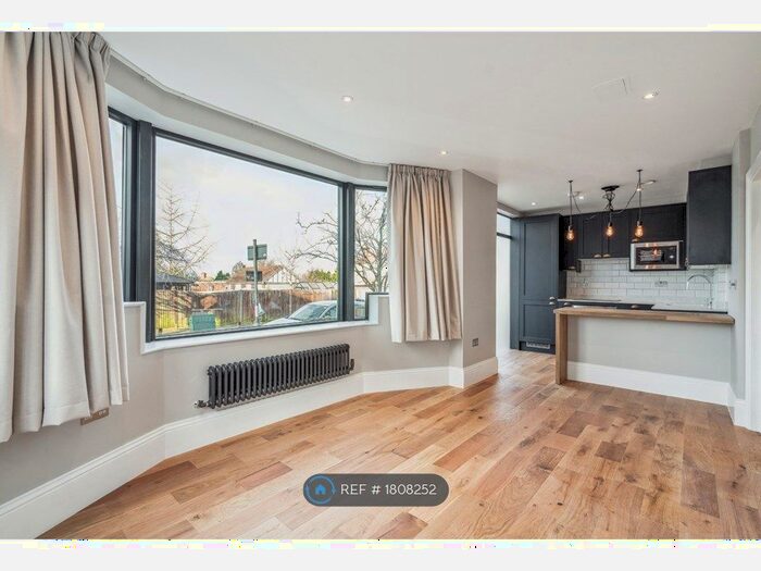 1 Bedroom Flat To Rent In Gidar House, Uxbridge, UB10